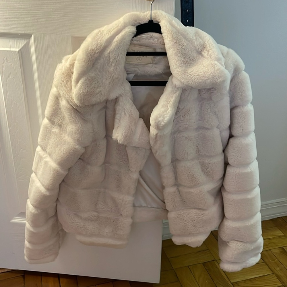 NWT never worn white blank fur jacket